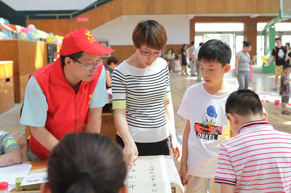 “粽情端午，快乐六一” ——学院工会举办庆六一现场绘画活动