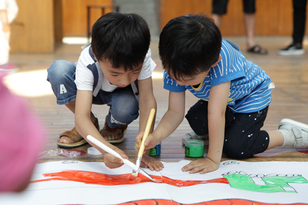 “粽情端午，快乐六一” ——学院工会举办庆六一现场绘画活动
