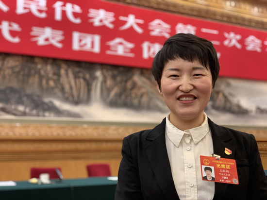 “盾构机女神”王杜娟。她说，今年的“女神节”是温暖的一天。（央视记者张晓鹏拍摄）