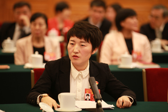 王杜娟代表，中国中铁工程装备集团总工程师。（央视记者张晓鹏拍摄）