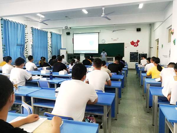 https://www.pzxy.edu.cn/__local/9/1E/1C/B1E623DB58D9D3CA85DE806C574_0D177EDD_87A79.jpg